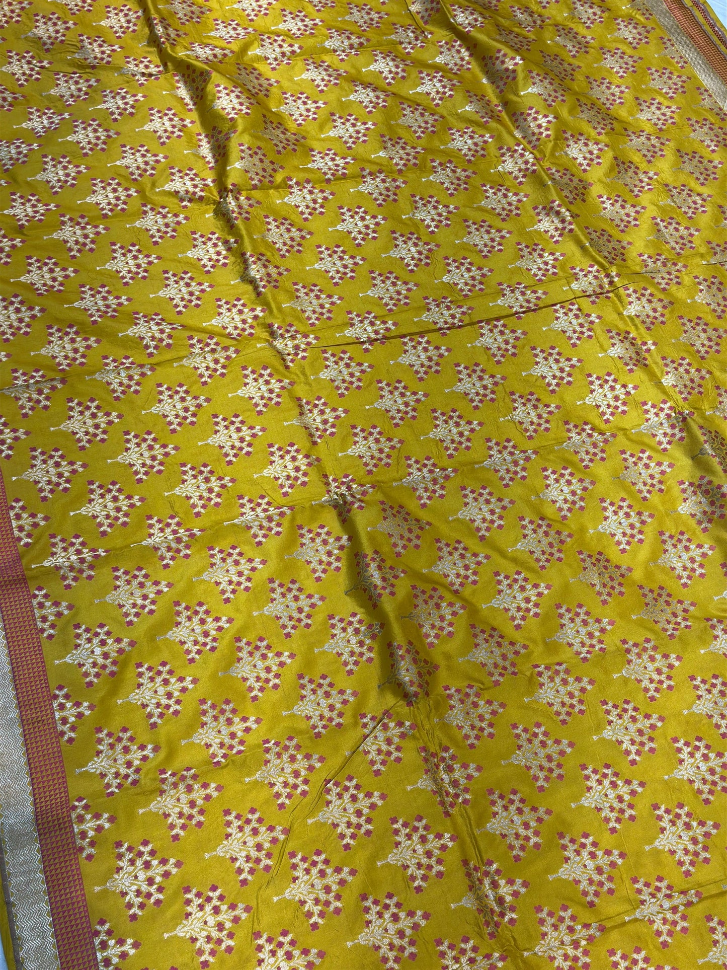 Banaras 100% Pure katan Silk Saree with allover beautiful Mina Buta design