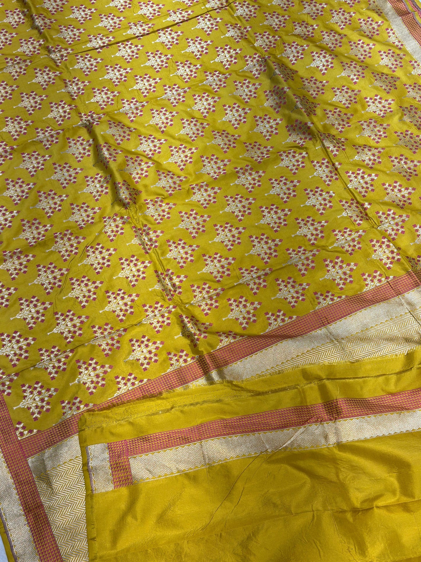 Banaras 100% Pure katan Silk Saree with allover beautiful Mina Buta design