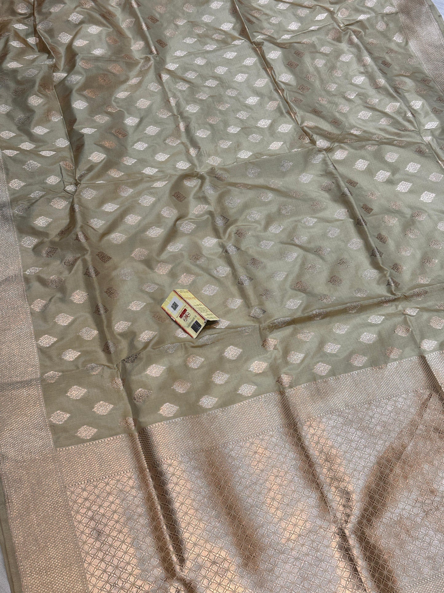 Banaras 100% Pure katan Silk Saree with allover beautiful jaal design On full body with water zari colour of weave