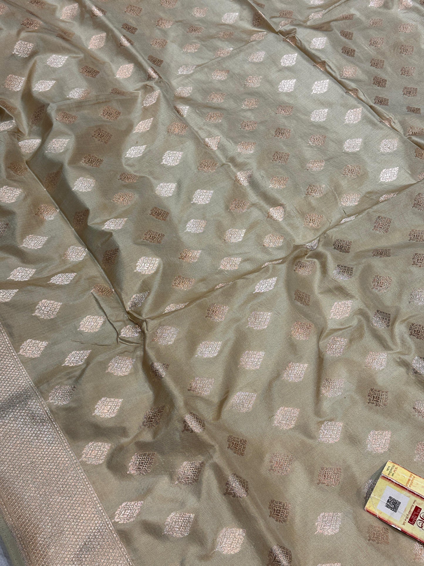 Banaras 100% Pure katan Silk Saree with allover beautiful jaal design On full body with water zari colour of weave