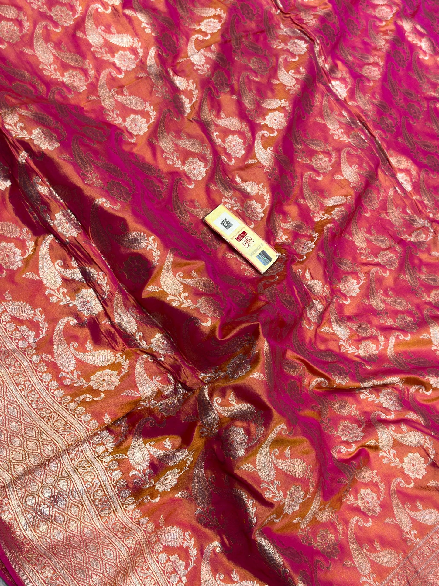 Banaras 100% Pure katan Premium Silk Saree with allover beautiful dual shaded jaal design (Dual Peach)
