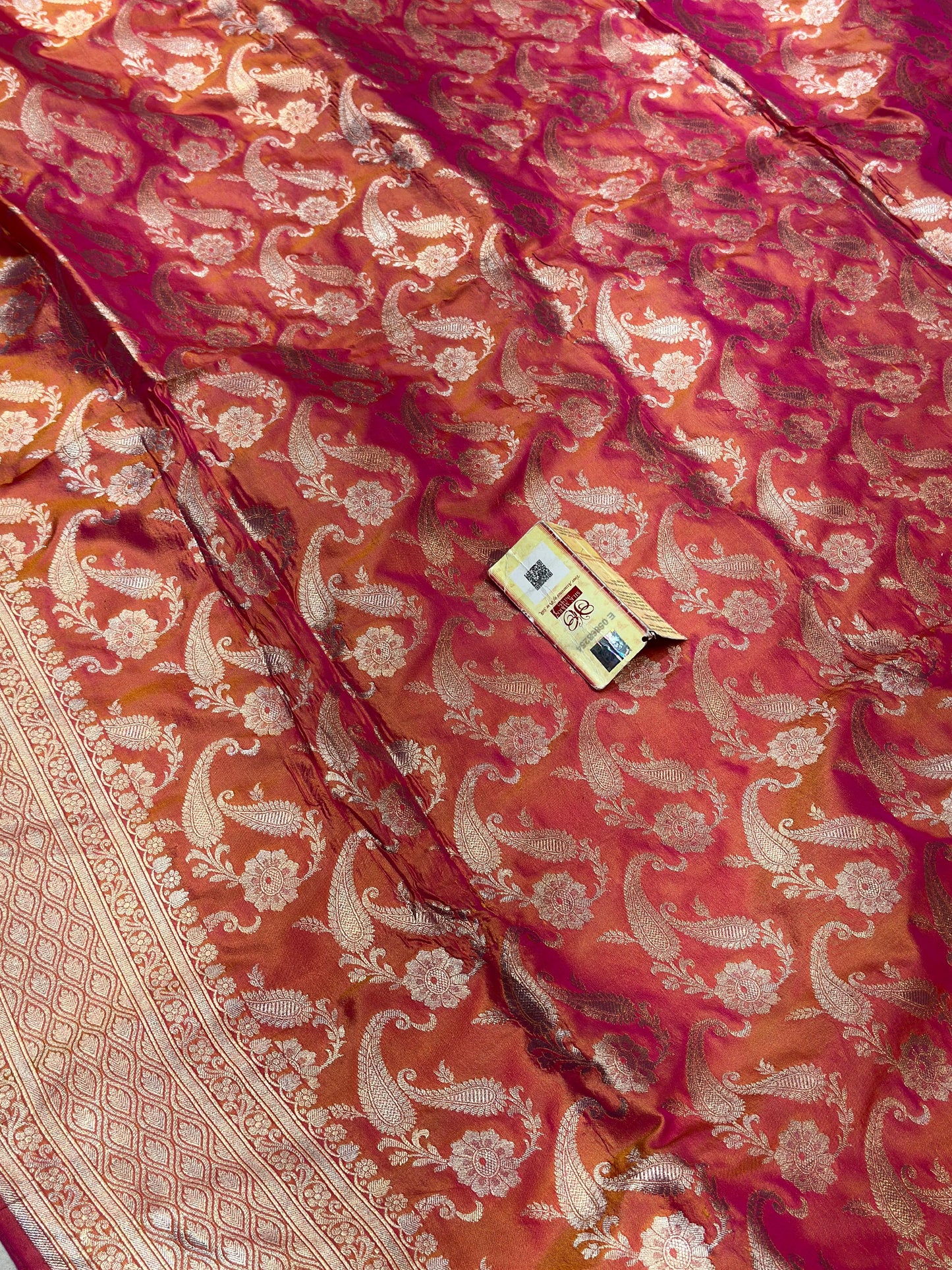 Banaras 100% Pure katan Premium Silk Saree with allover beautiful dual shaded jaal design (Dual Peach)