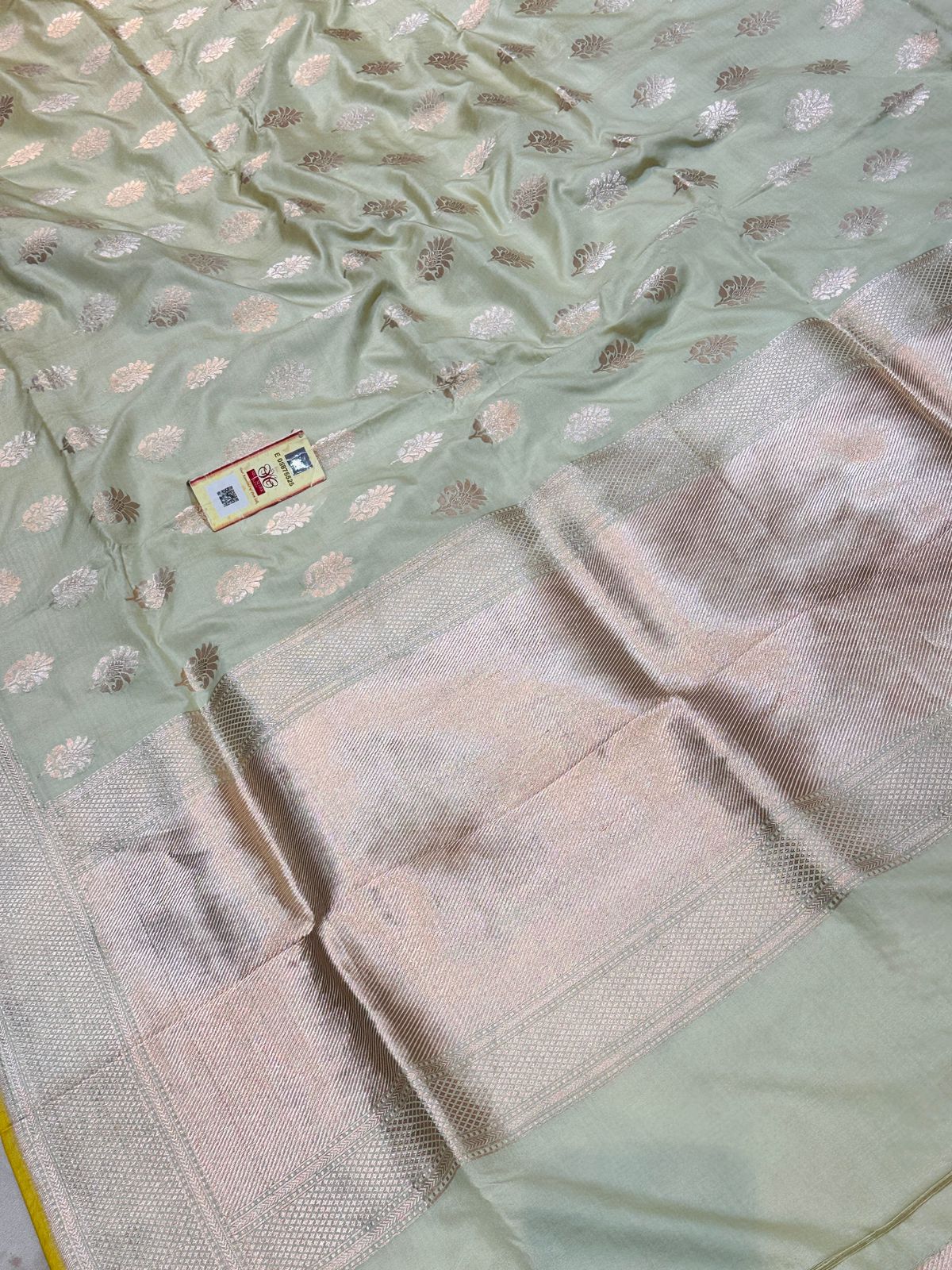 Banaras 100% Pure katan Silk Saree with allover zari buta (Pista)