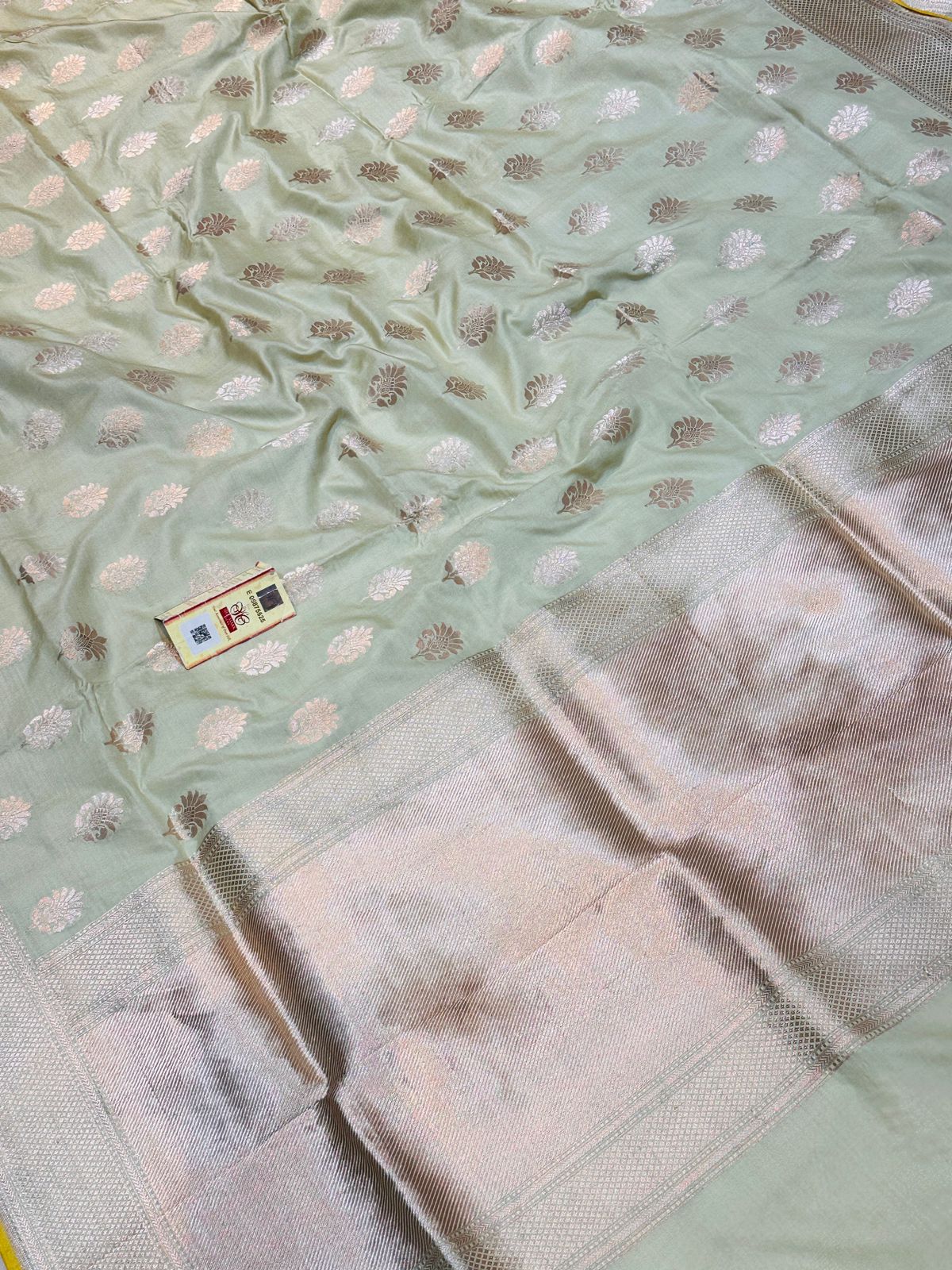 Banaras 100% Pure katan Silk Saree with allover zari buta (Pista)
