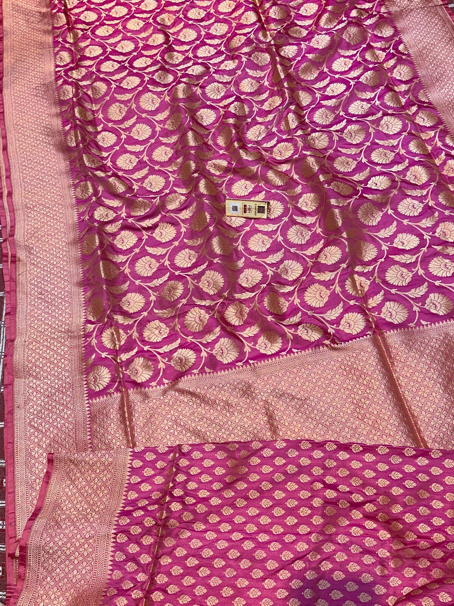 Banaras 100% Pure katan Silk Saree with allover beautiful jaal design On full body (Dual Peach Pink)