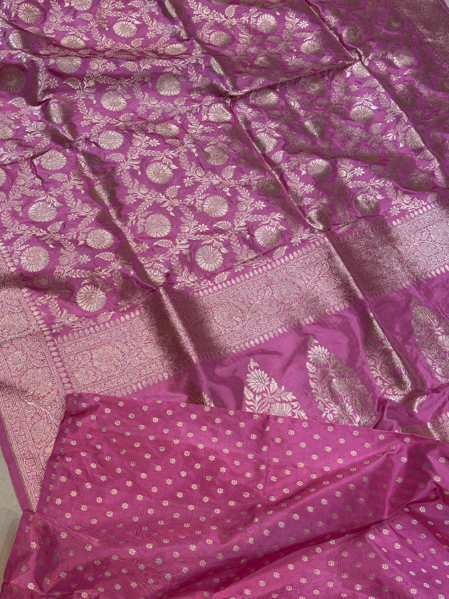 Banaras 100% Pure katan Silk Saree with allover beautiful jaal design On full body (Dual Peach)
