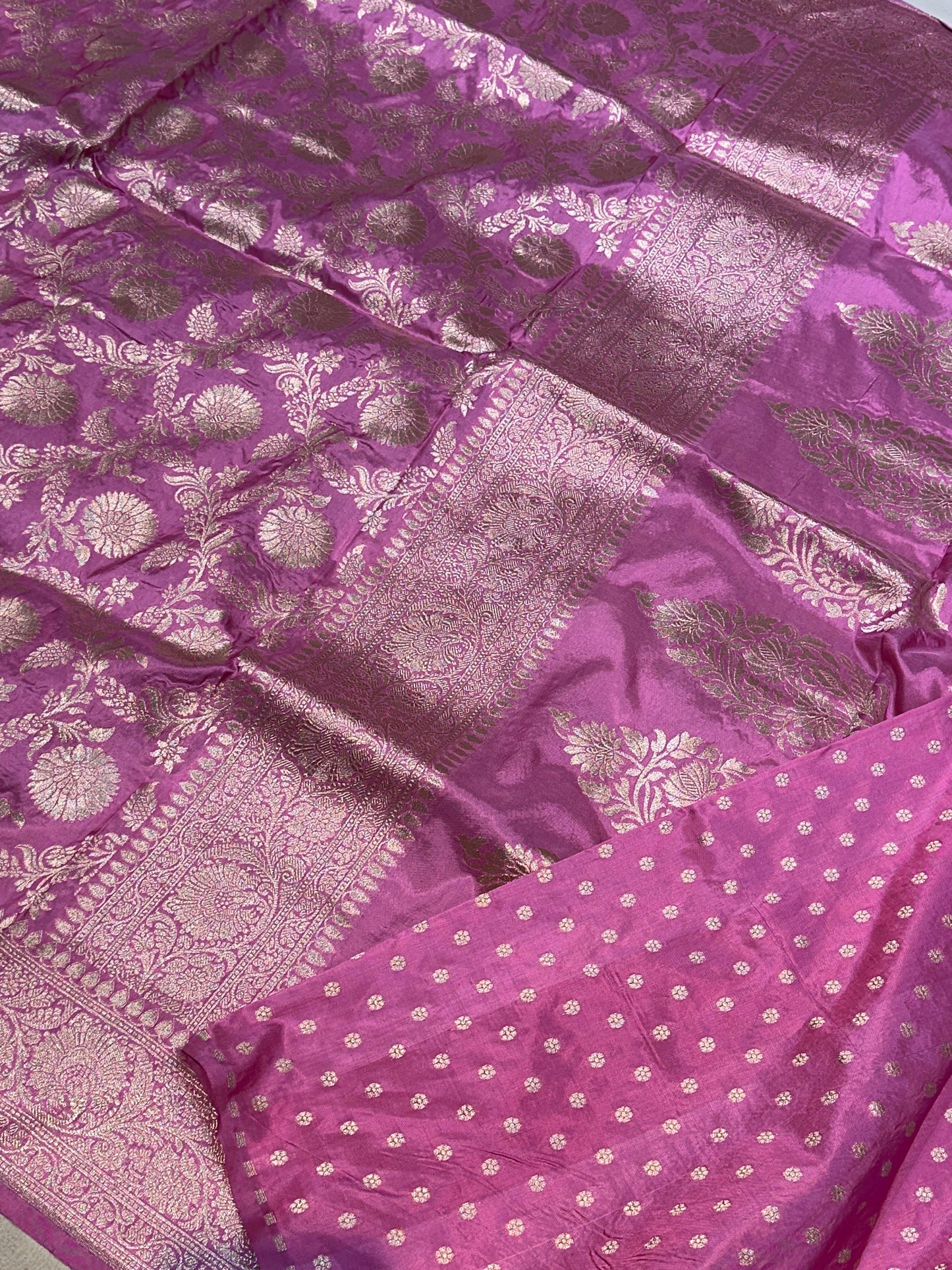 Banaras 100% Pure katan Silk Saree with allover beautiful jaal design On full body (Dual Peach)