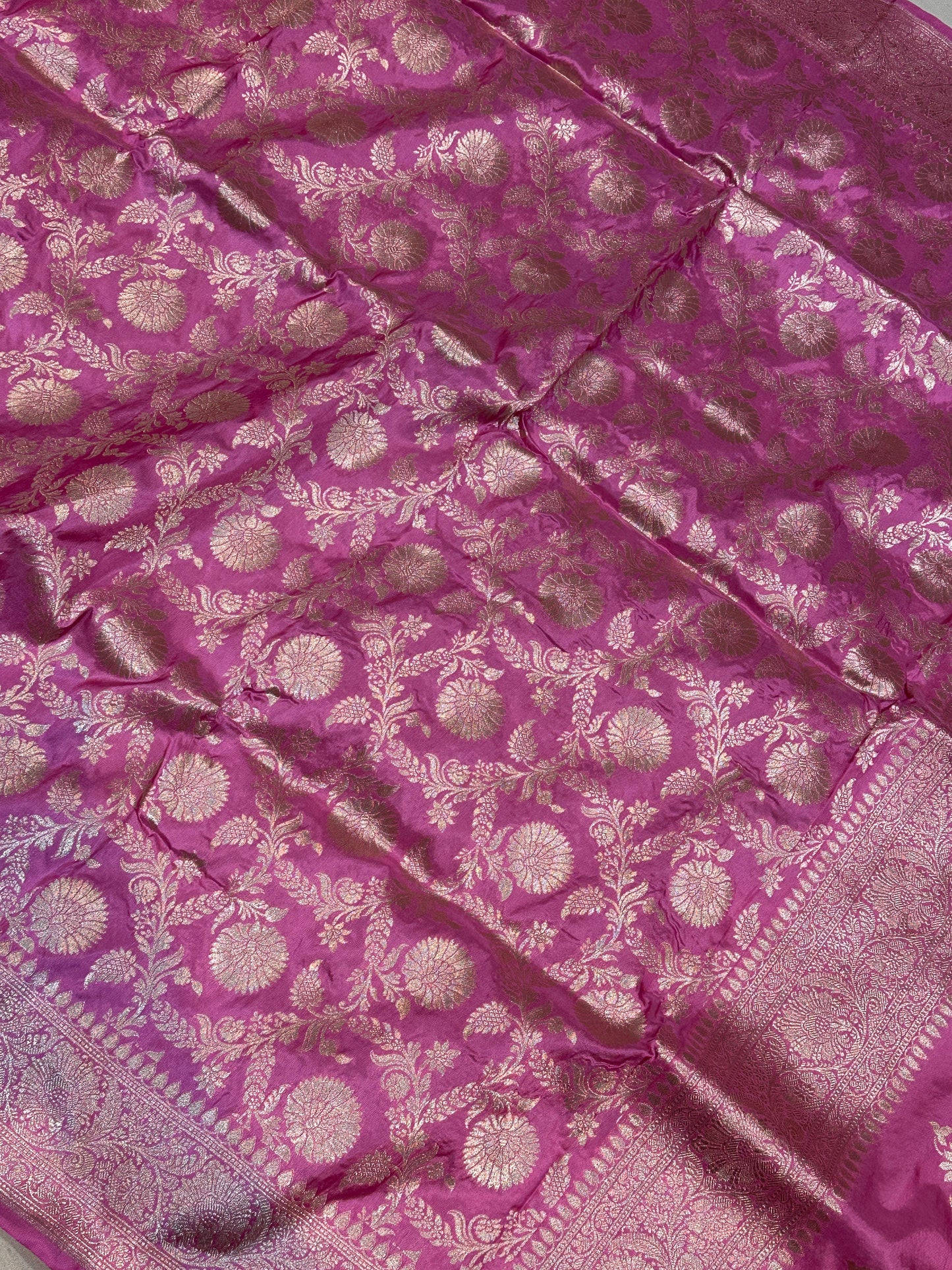 Banaras 100% Pure katan Silk Saree with allover beautiful jaal design On full body (Dual Peach)