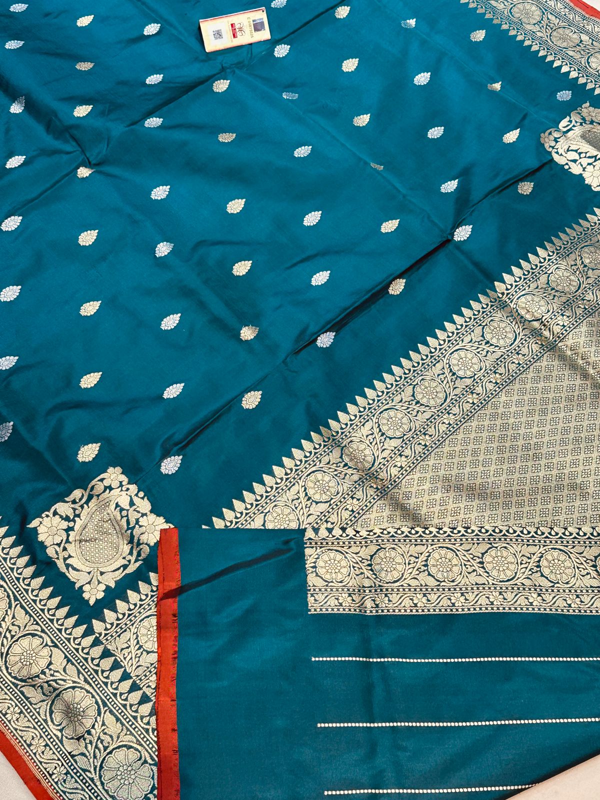 Banaras 100% Pure Katan kadua Silk Saree with allover Kadua tilfi buti and zari border