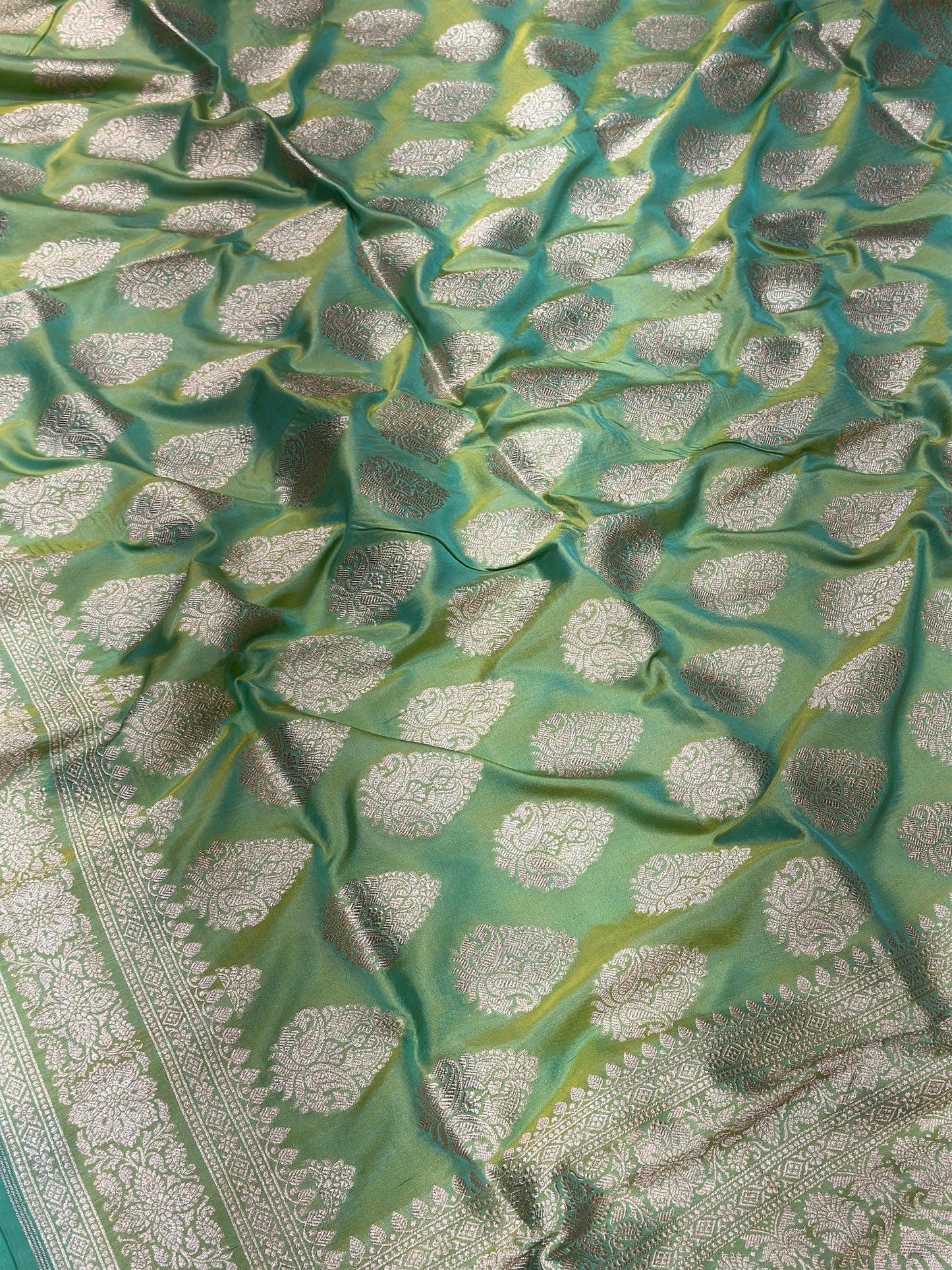 Banaras 100% Pure katan Silk Saree with allover beautiful Buta design