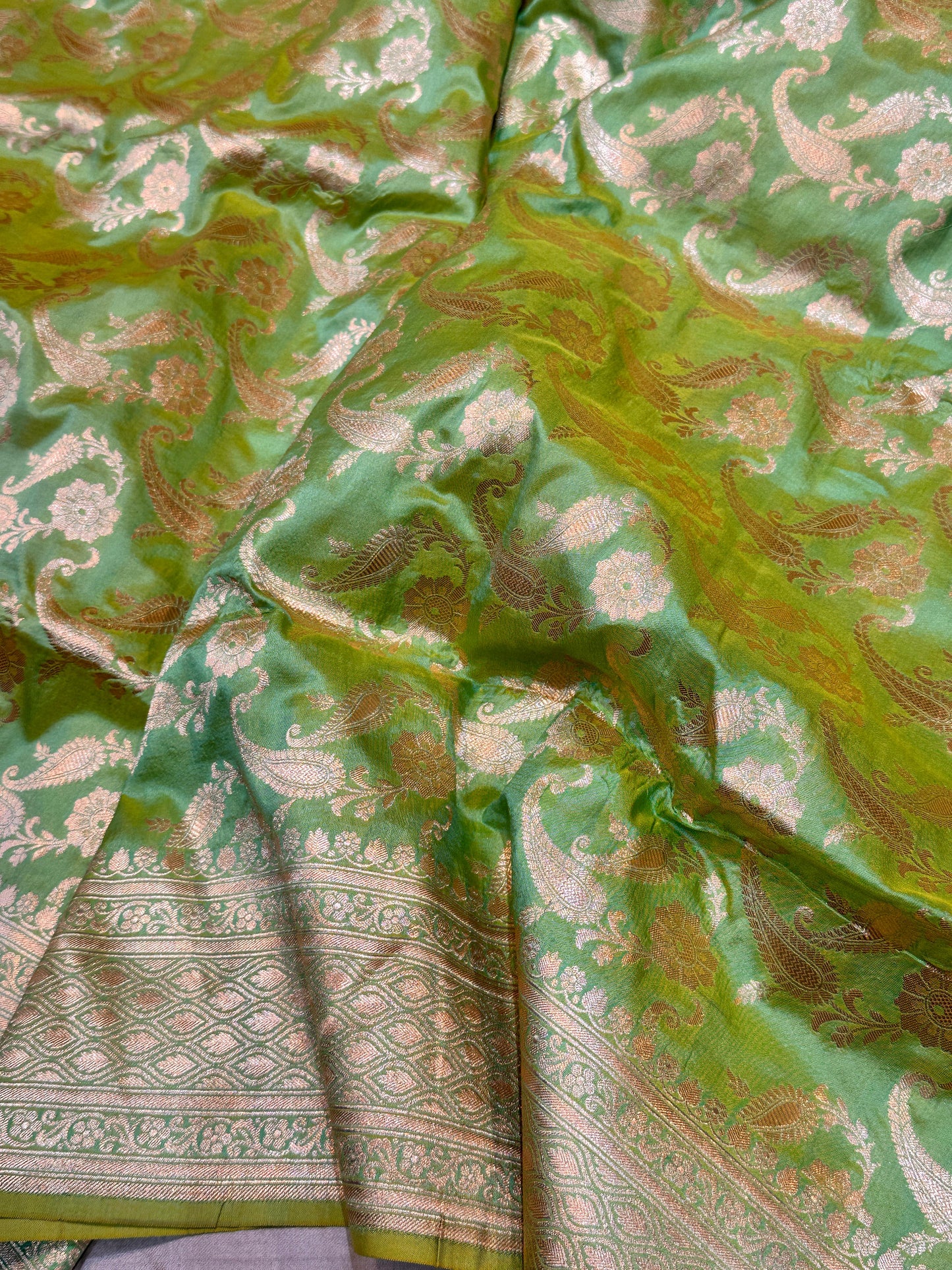 Banaras 100% Pure katan Silk Saree with allover beautiful jaal design On full body