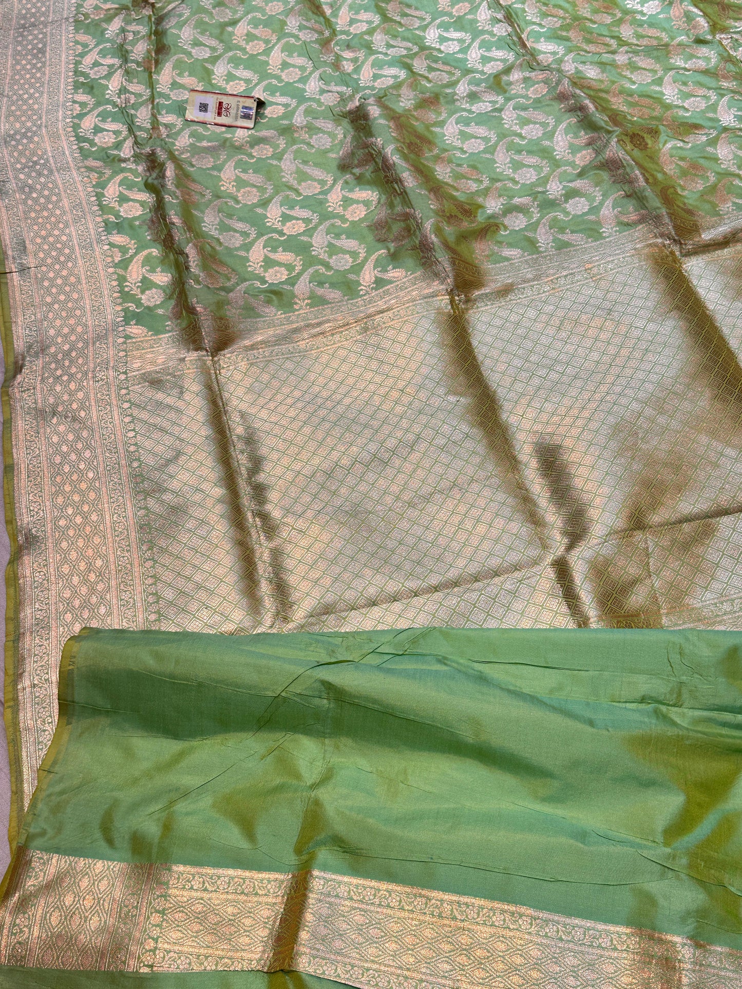 Banaras 100% Pure katan Silk Saree with allover beautiful jaal design On full body