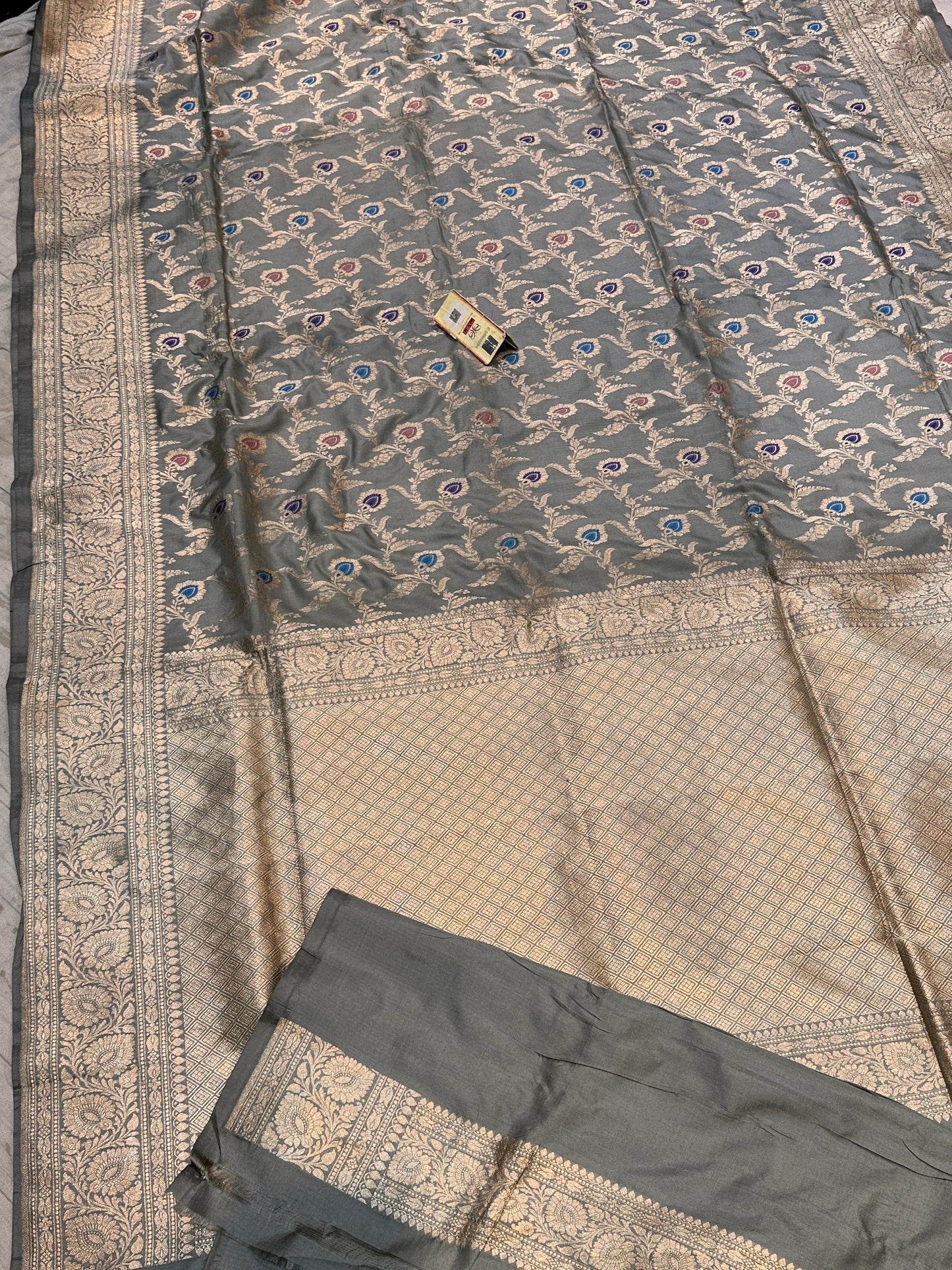 Banaras 100% Pure katan Silk Saree with allover beautiful Mina jaal design On full body