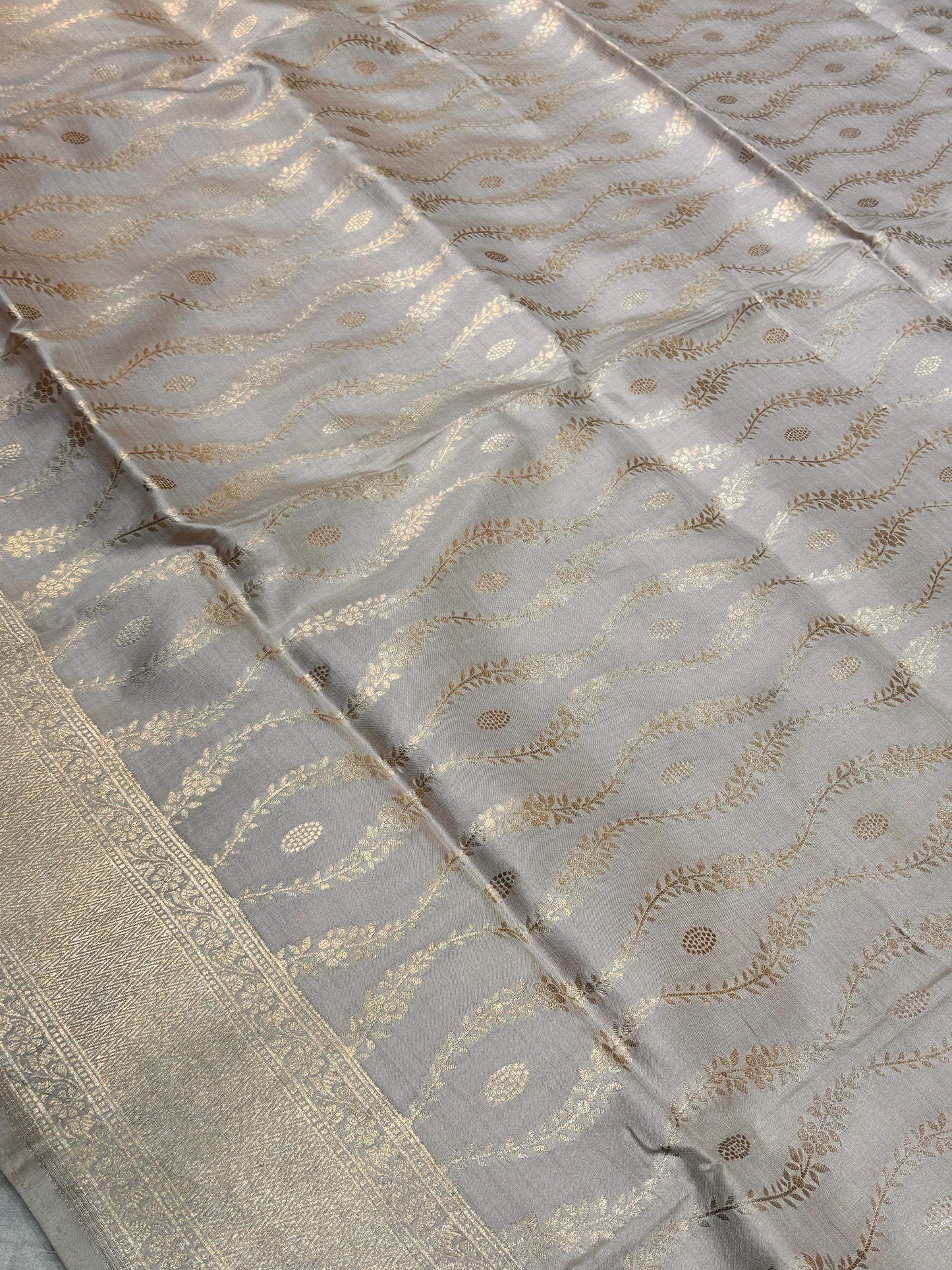 Banaras 100% Pure katan Silk Saree with allover beautiful Lehariya jaal design