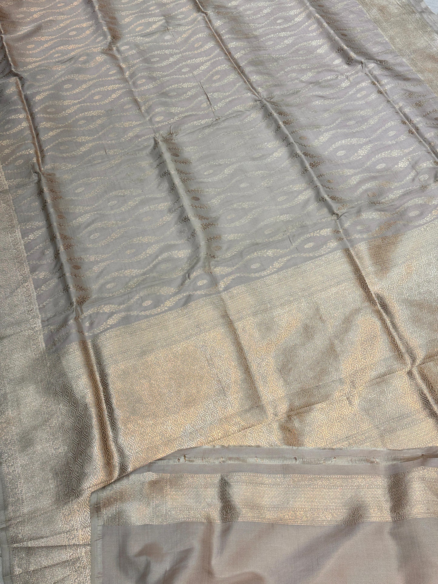 Banaras 100% Pure katan Silk Saree with allover beautiful Lehariya jaal design