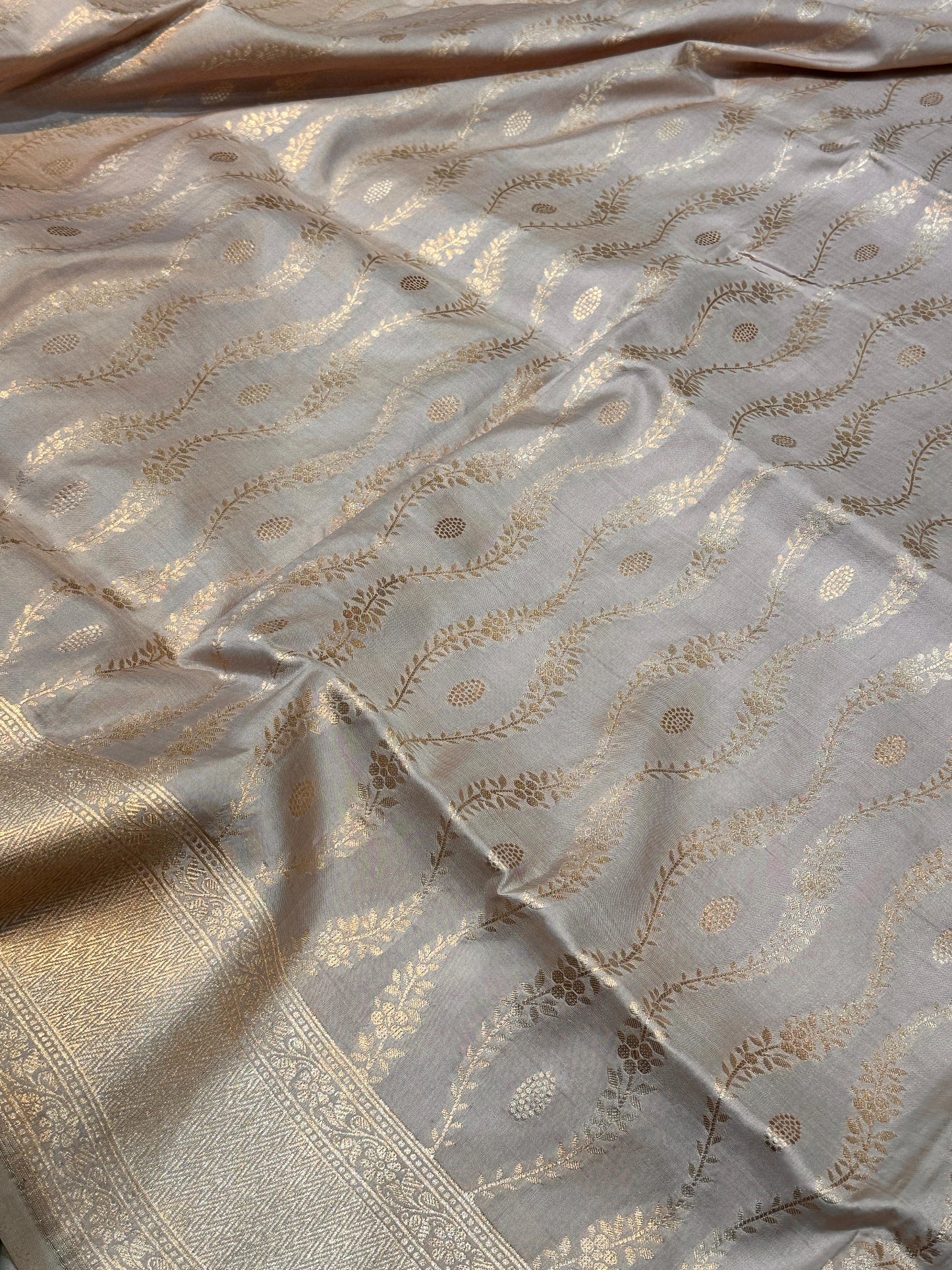 Banaras 100% Pure katan Silk Saree with allover beautiful Lehariya jaal design
